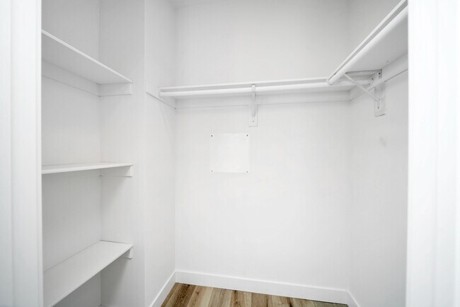 Photo - 1111 N Kenmore Ave