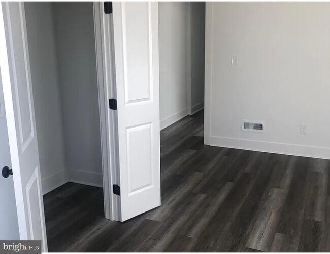 Photo - 2124 E Somerset St