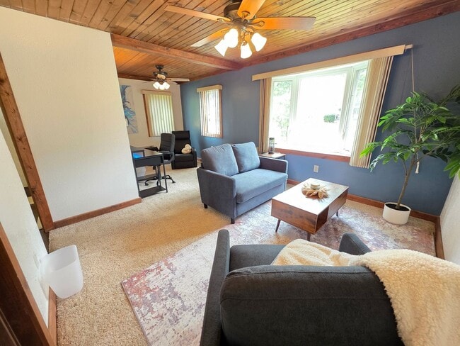 Building Photo - 840 Lincoln St Unit Lower