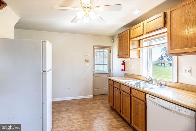 Photo - 230 Landing St