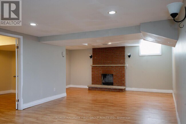 Photo - 1702 Greenvale Crescent