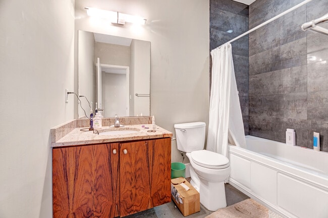 Building Photo - 1346 Kenyon St NW Unit C - Room 4