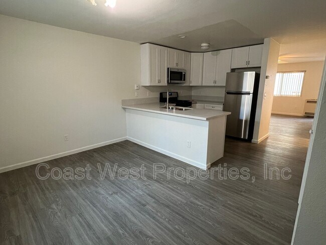 1176 Cypress Ave