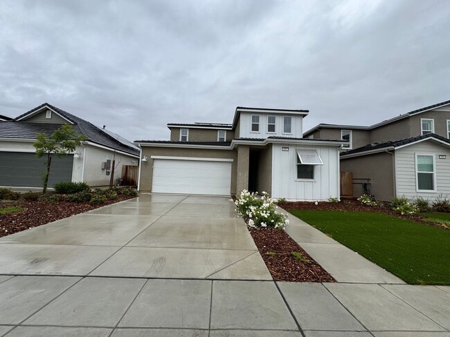 Photo - 997 Pioneer Dr W