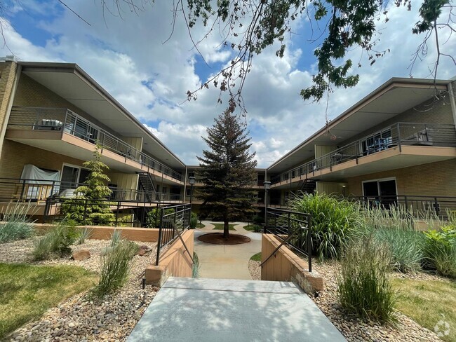 Building Photo - Spacious 1 Bed/1bath close to CU with Rese... Rental