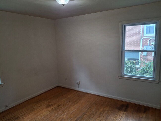 Photo - 1015 Montgomery St NW