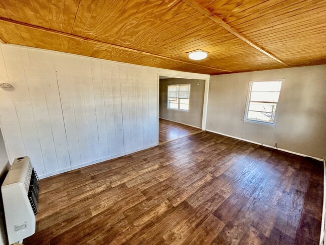 Photo - 310 N Division St