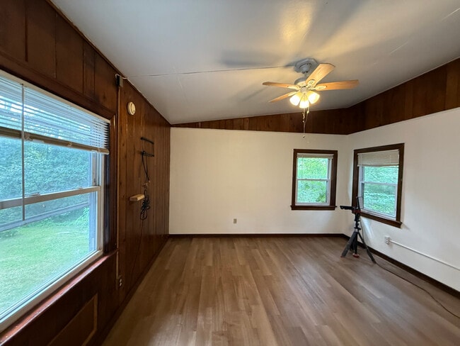 Building Photo - 3121 Oak Grove Dr Rental