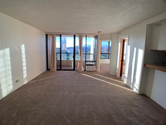 Photo - Honolulu (Salt Lake) - Plaza Landmark - 1 bedrooms with washer/dryer and 1 parking