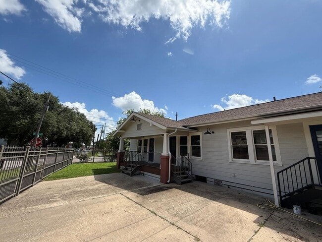 Building Photo - 201 Drennan St Unit C Rental
