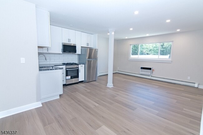 Photo - 162 Spring St Unit 4
