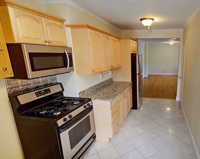 Building Photo - 1370 Beacon St Unit 803