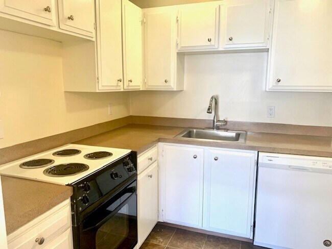 Photo - Meydenbauer Court Apartments