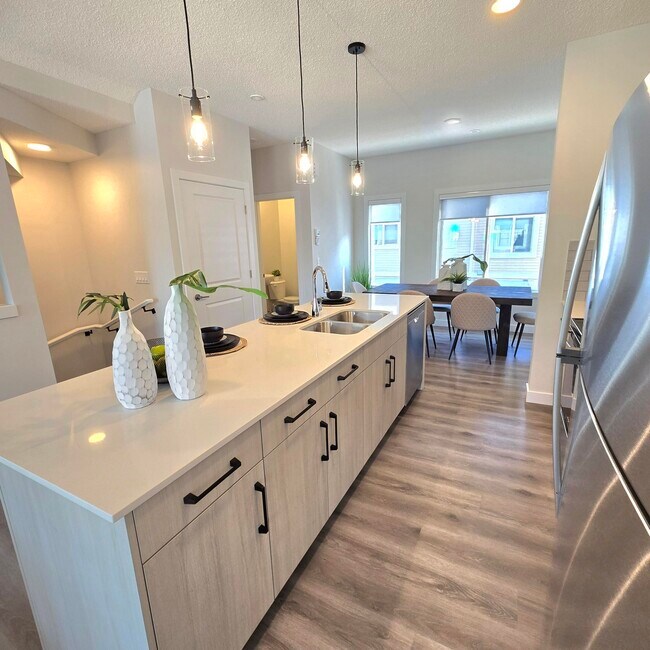 Photo - 3640-139 139 Ave NW Unit 93 / Showsuite