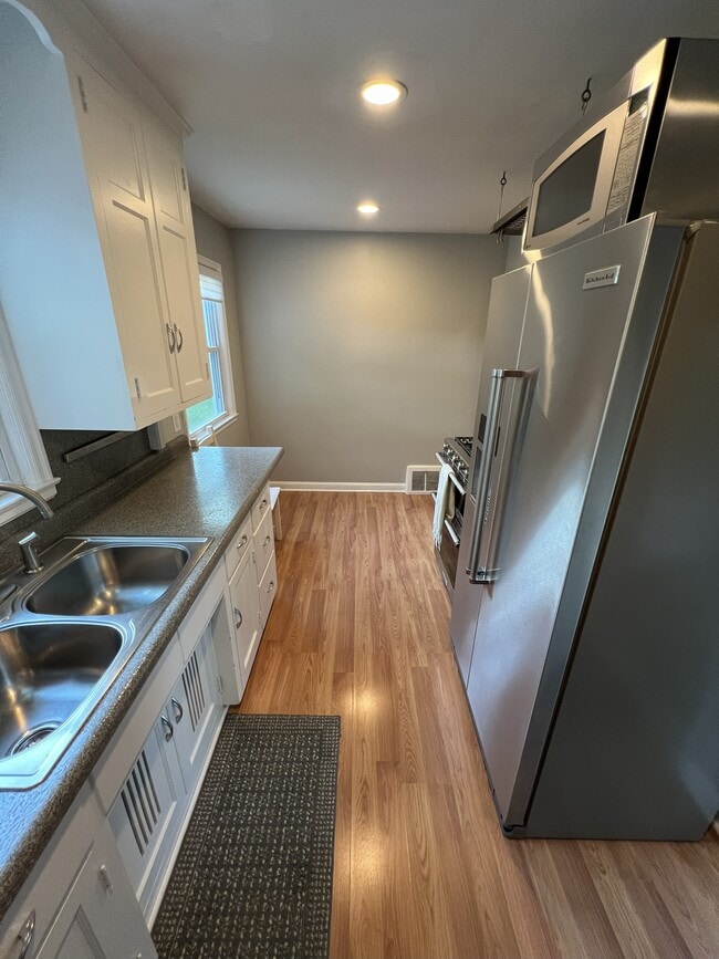 Photo - 7314 James Ave S