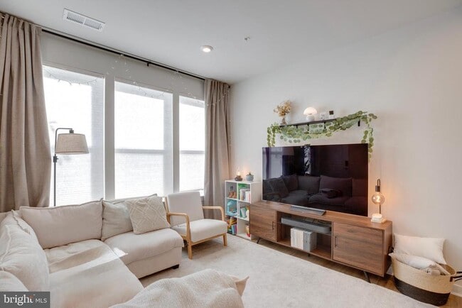 Building Photo - 4614 Olivine Dr