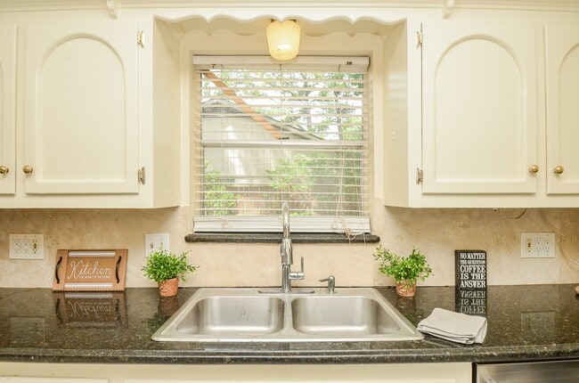 Photo - 6611 Cypress Point Dr