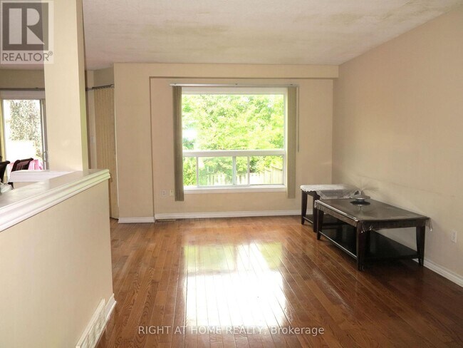 Photo - 692 Oakcrossing Rd