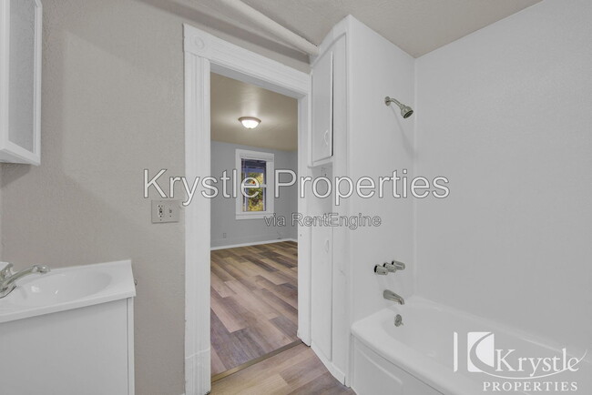 825 Louisiana St Unit B