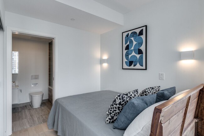 Photo - 1480 Howe St