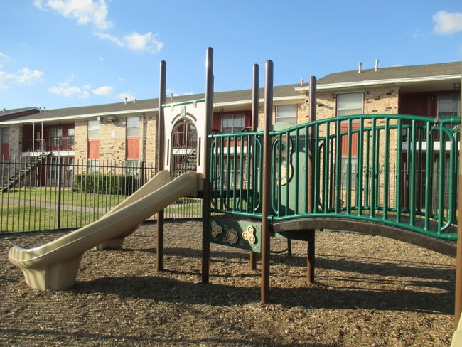 Un lugar seguro y divertido para que nuestros niños disfruten de jugar al aire libre - Cleme Manor