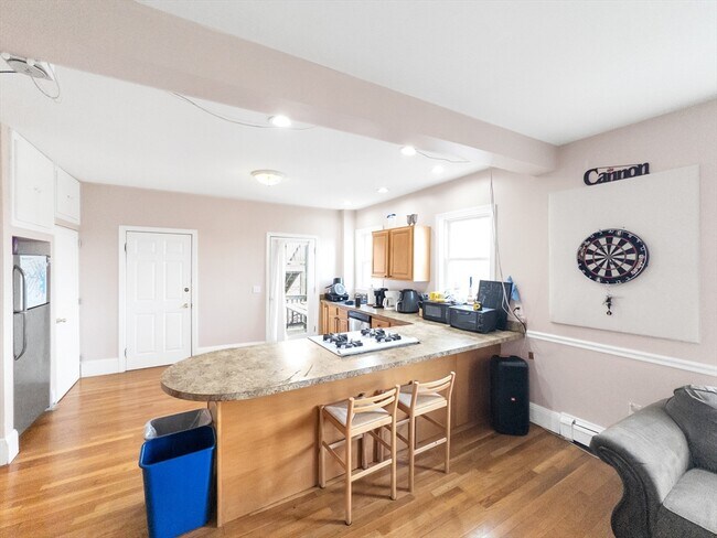 Building Photo - 32 Fisher Ave Unit 2