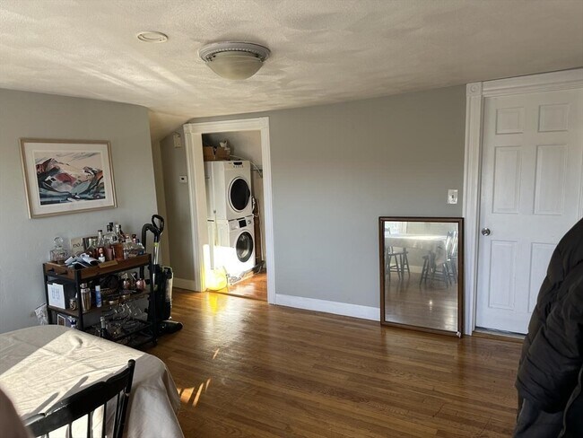 Photo - 123 Faneuil St Unidad 2