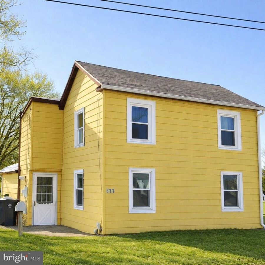 Photo - 371 Bailey St