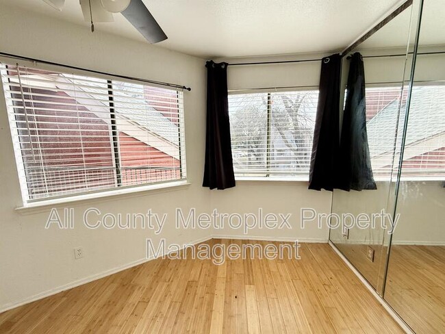 Photo - 9839 Walnut St