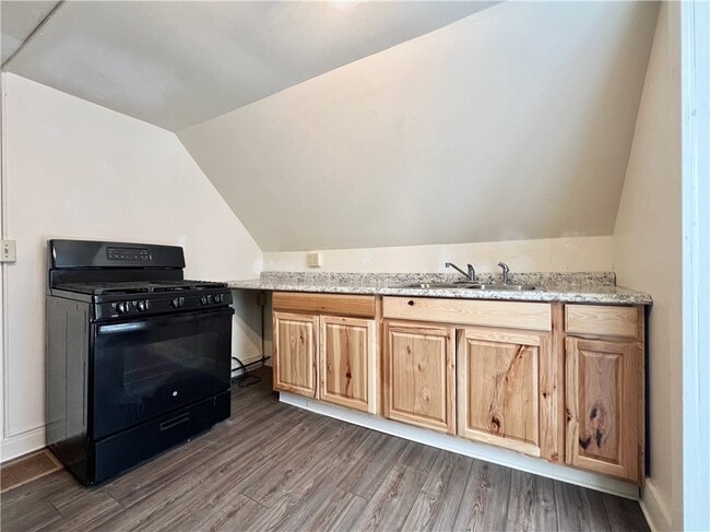 Photo - 105 Spruce St