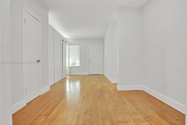 Photo - 7325 Carlyle Ave Apartamento Unidad 5