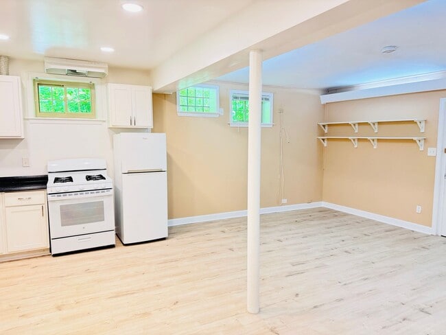 8715 Plymouth St Unit 4