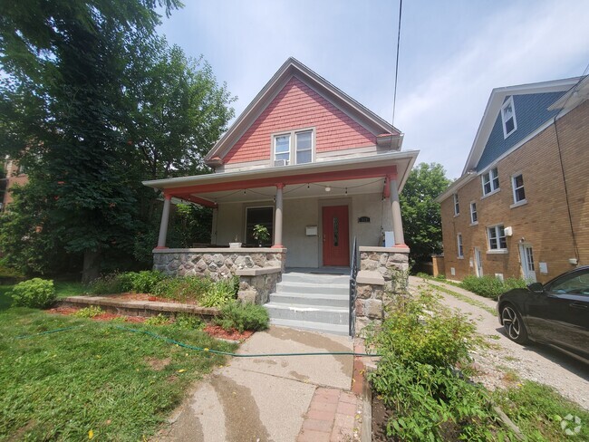 Building Photo - 910 W Huron St Rental