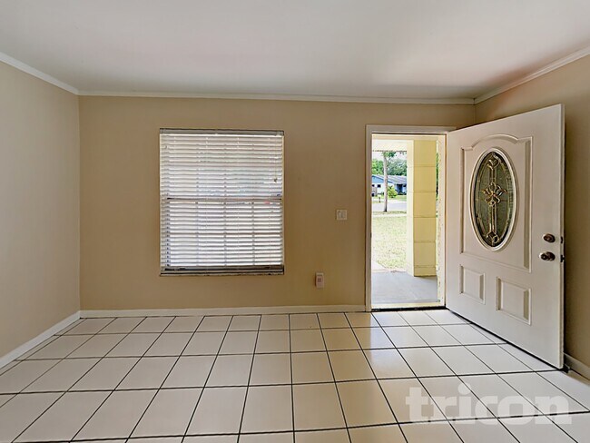 Photo - 120 N Alderwood St