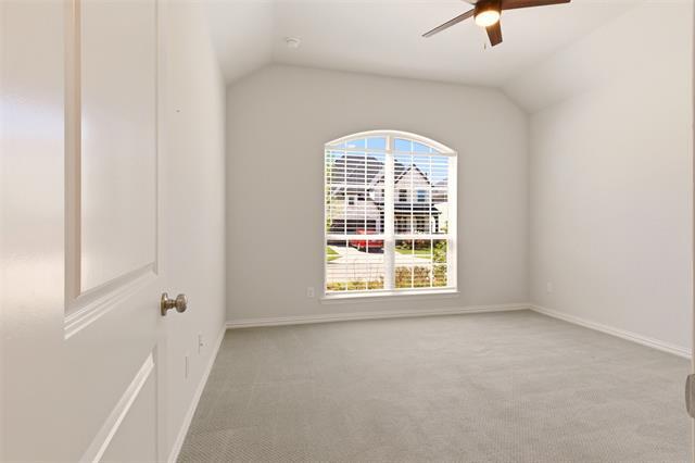 Photo - 549 Cedarwood St