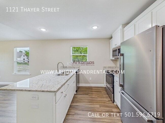 Photo - 1121 Thayer St