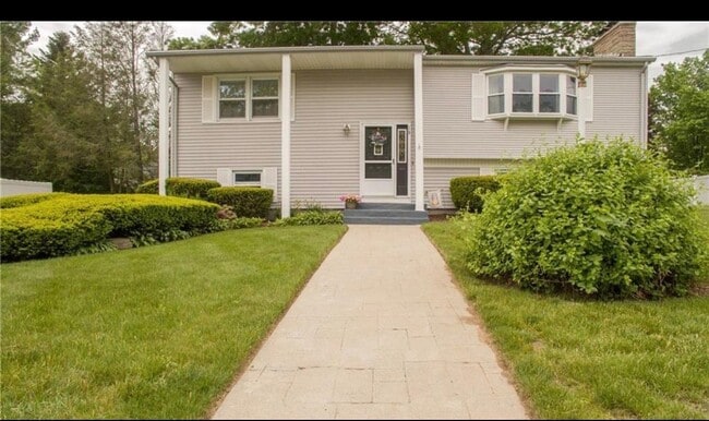 Photo - 18 Candlewood Dr
