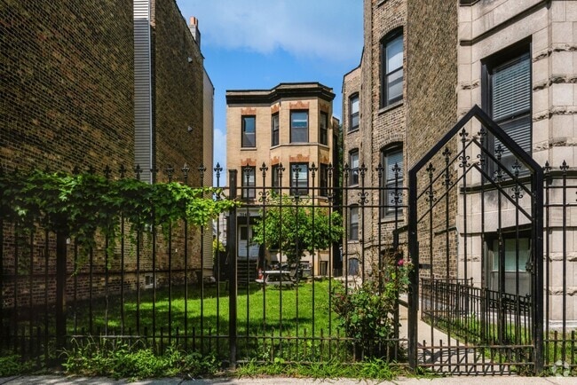 Building Photo - 3140 N Kenmore Ave Unit 1 Rental