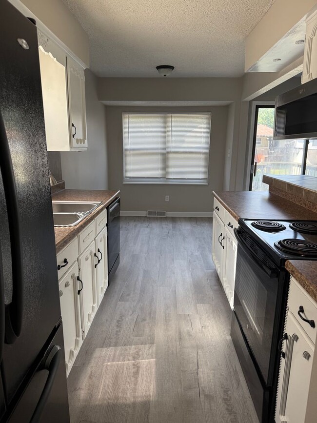 Photo - Spacious 3 Bedroom Home with Finished Base...