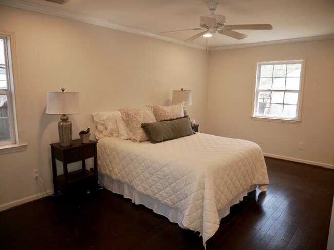 Photo - 1217 Gladstone Ave