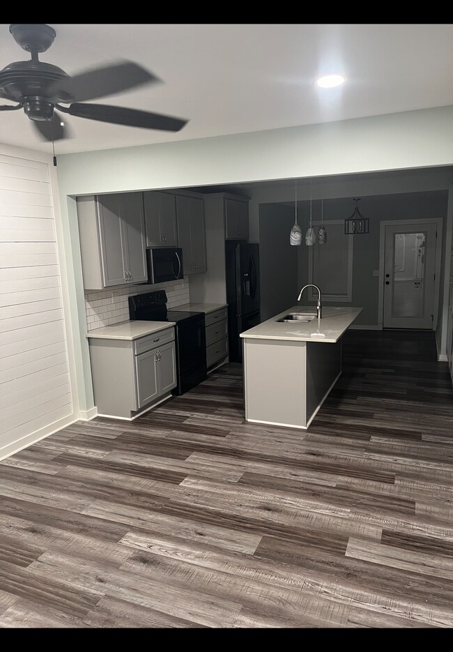 Photo - 720 15th St SE