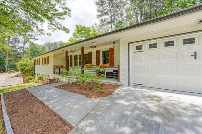 3076 McCully Dr NE