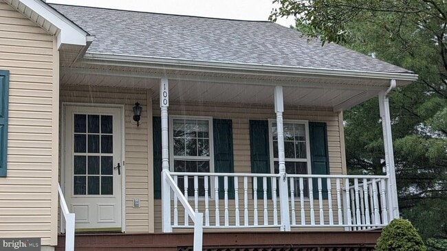 100 Deer Hill Ct