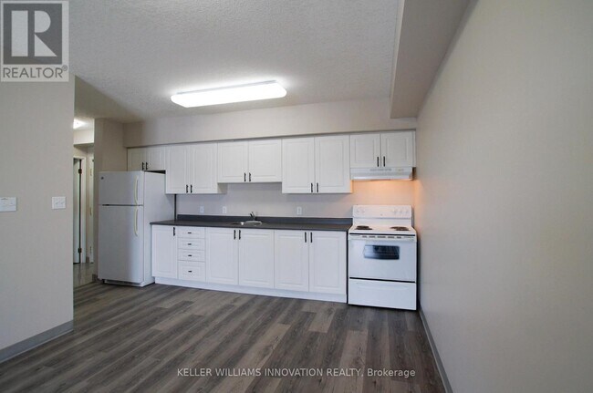 Photo - 274 Erb St. W Unité 803