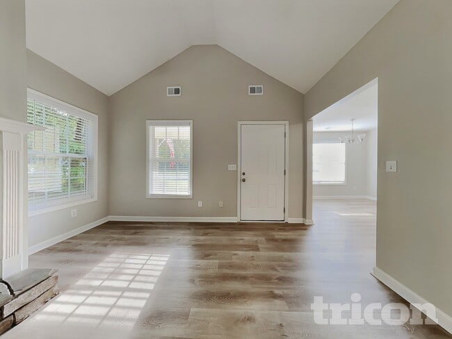 Photo - 39 Lofty Pine Ln