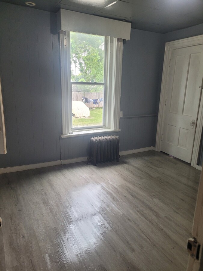 Photo - 804 E Broadway St