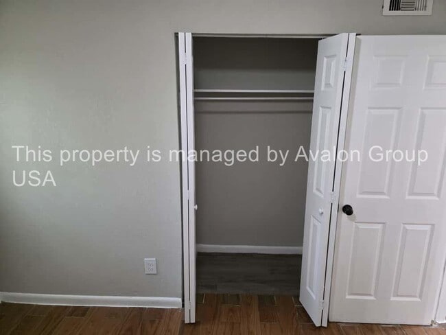 Photo - 3137 Kingston St