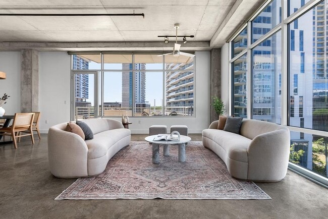 Building Photo - 800 W 5th St Unit 601 Rental