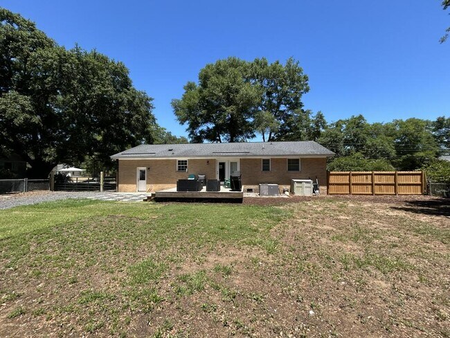 Photo - 1209 Julian Clark Rd