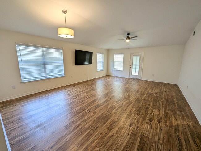 Photo - 1020 Freeport Ct